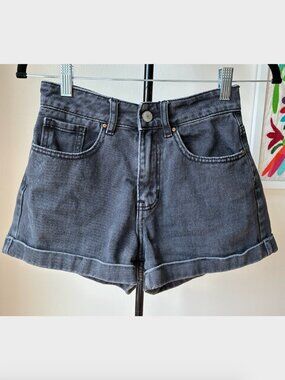 Pacsun Denim Mom Short in Black - Size 23